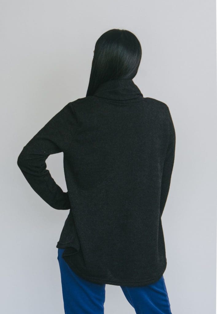 sweater pabla negro espalda